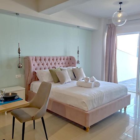 Epipleon Luxury Suites -106- Δωμάτιο 40Τμ Με Βεράντα 45Τμ Μπροστά Στην Θάλασσα Навпакт Екстер'єр фото