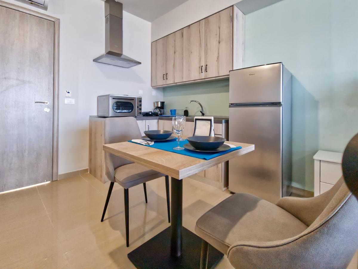 Epipleon Luxury Suites -106- Δωμάτιο 40Τμ Με Βεράντα 45Τμ Μπροστά Στην Θάλασσα Навпакт Екстер'єр фото