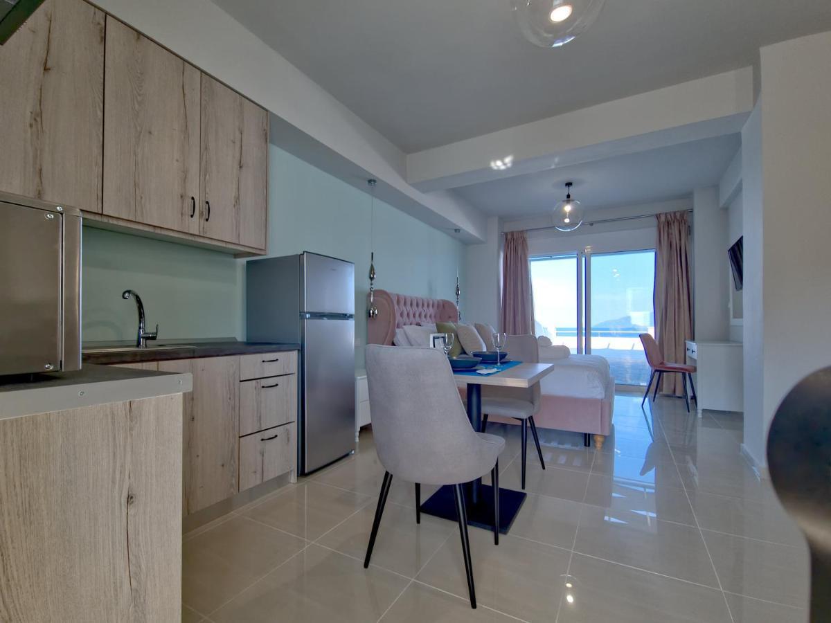 Epipleon Luxury Suites -106- Δωμάτιο 40Τμ Με Βεράντα 45Τμ Μπροστά Στην Θάλασσα Навпакт Екстер'єр фото