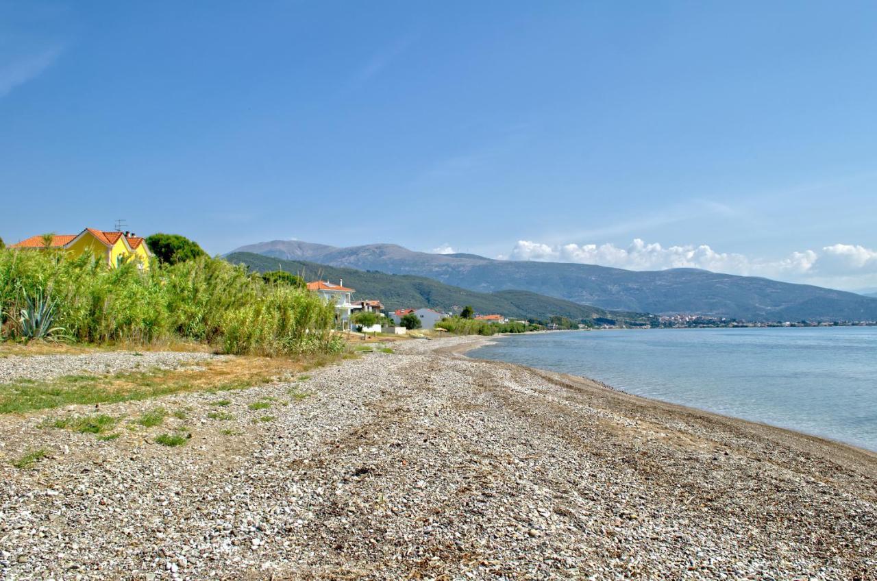 Epipleon Luxury Suites -106- Δωμάτιο 40Τμ Με Βεράντα 45Τμ Μπροστά Στην Θάλασσα Навпакт Екстер'єр фото